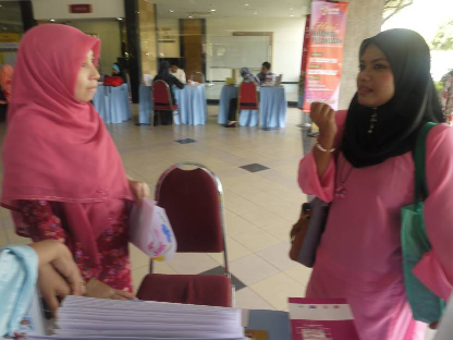 One of the visitors asking question about cancer to Staff Nurse (left)