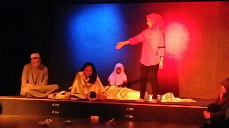Persembahan teater monolog oleh pelajar BBX3415 (Minor dalam Seni Persembahan)