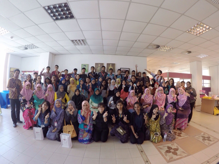Photo session between CaRE staff and MSU lecturer & students