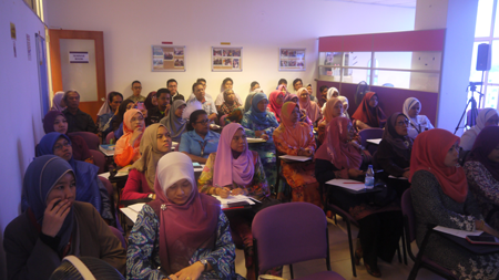 Para peserta yang hadir untuk mendengar ceramah kanser usus