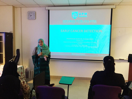 Ceramah pengesanan awal kanser yang disampaikan oleh YBhg. Prof. Dr. Rozi Mahmud